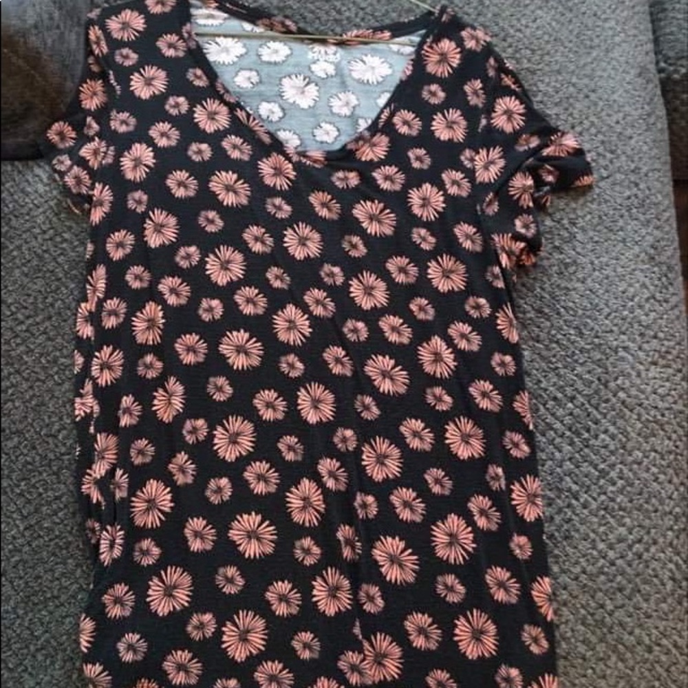 Mudd Floral vnecked blouse